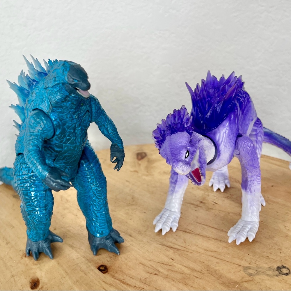 SHIMO Godzilla X Kong New Empire Action Figure Purple Color Effects Playmates